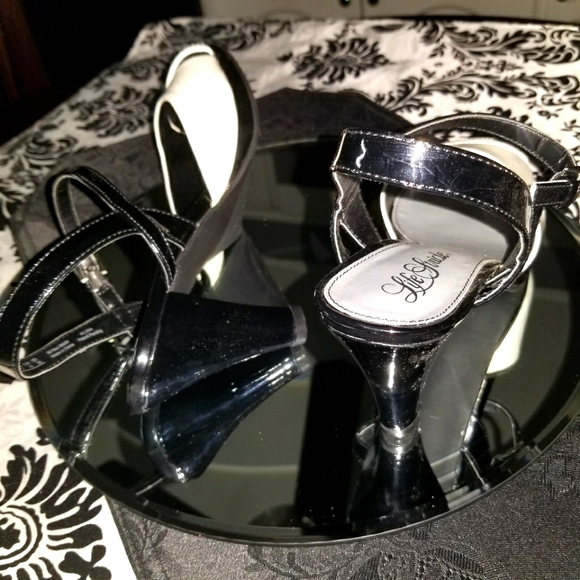 Shoes - Picture 4 of 6